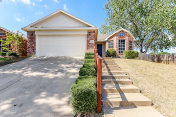 1450 Arbor Ridge Fort Worth, TX 76112